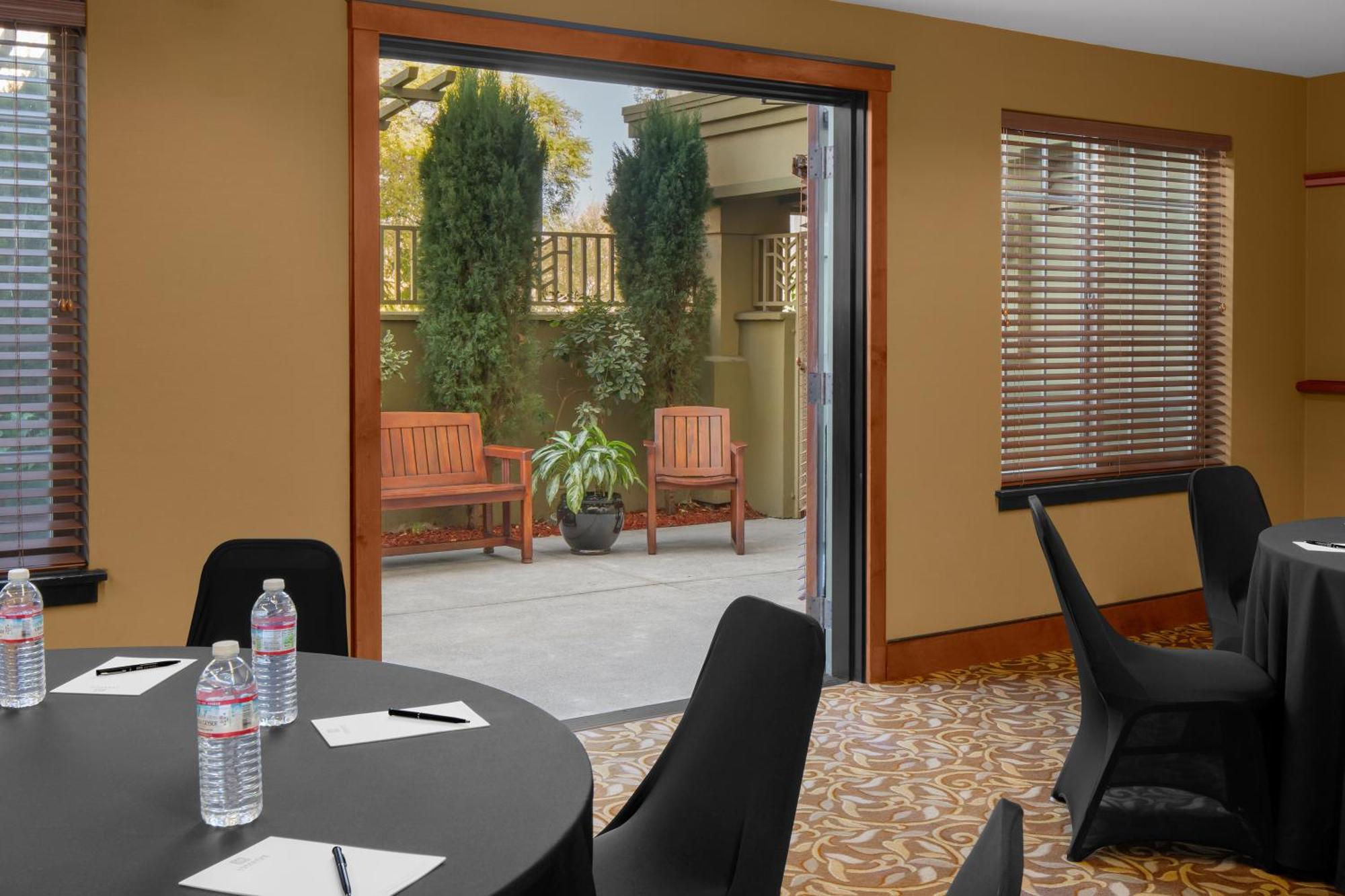 Larkspur Landing Extended Stay Suites Роузвил Екстериор снимка