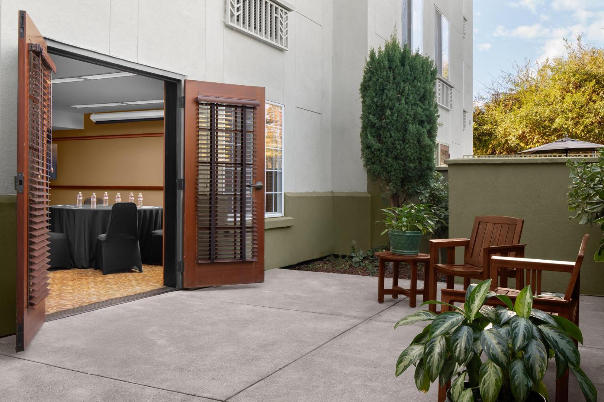 Larkspur Landing Extended Stay Suites Роузвил Екстериор снимка