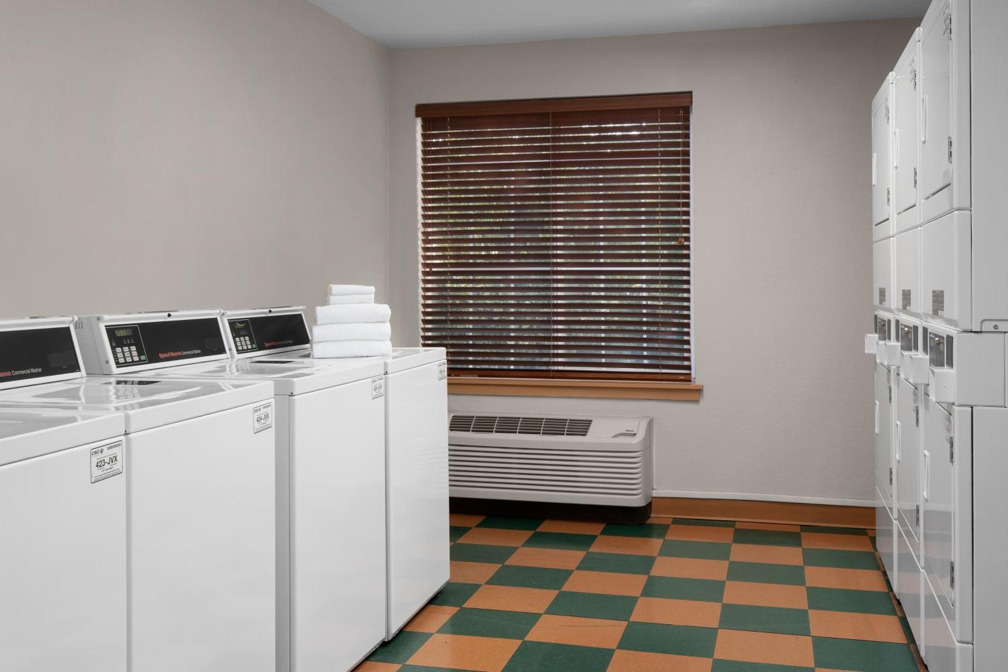 Larkspur Landing Extended Stay Suites Роузвил Екстериор снимка