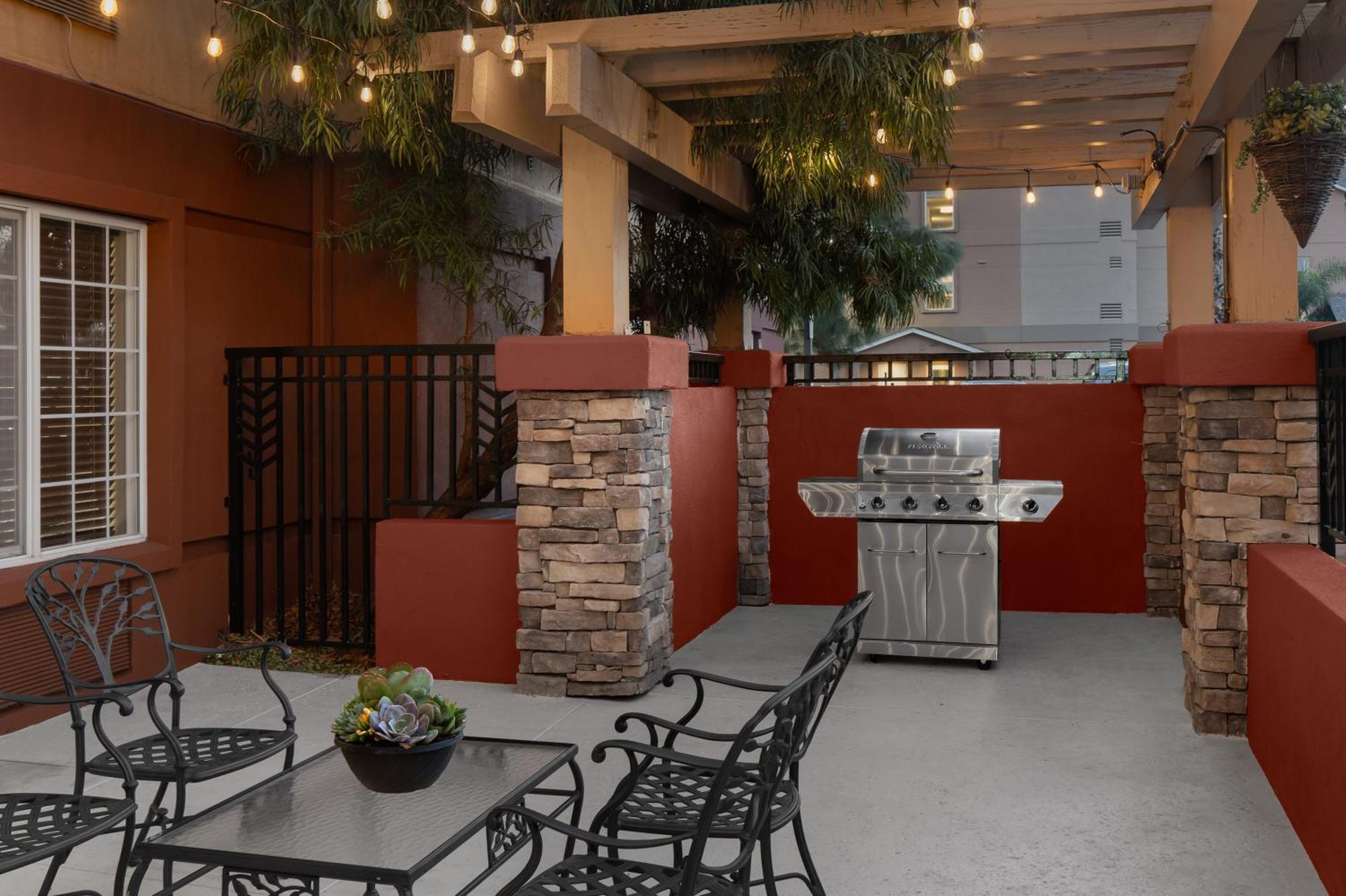 Larkspur Landing Extended Stay Suites Роузвил Екстериор снимка